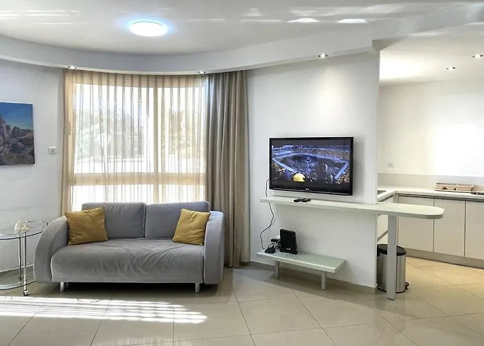 Sunny 3Br Apartment Golf Residence